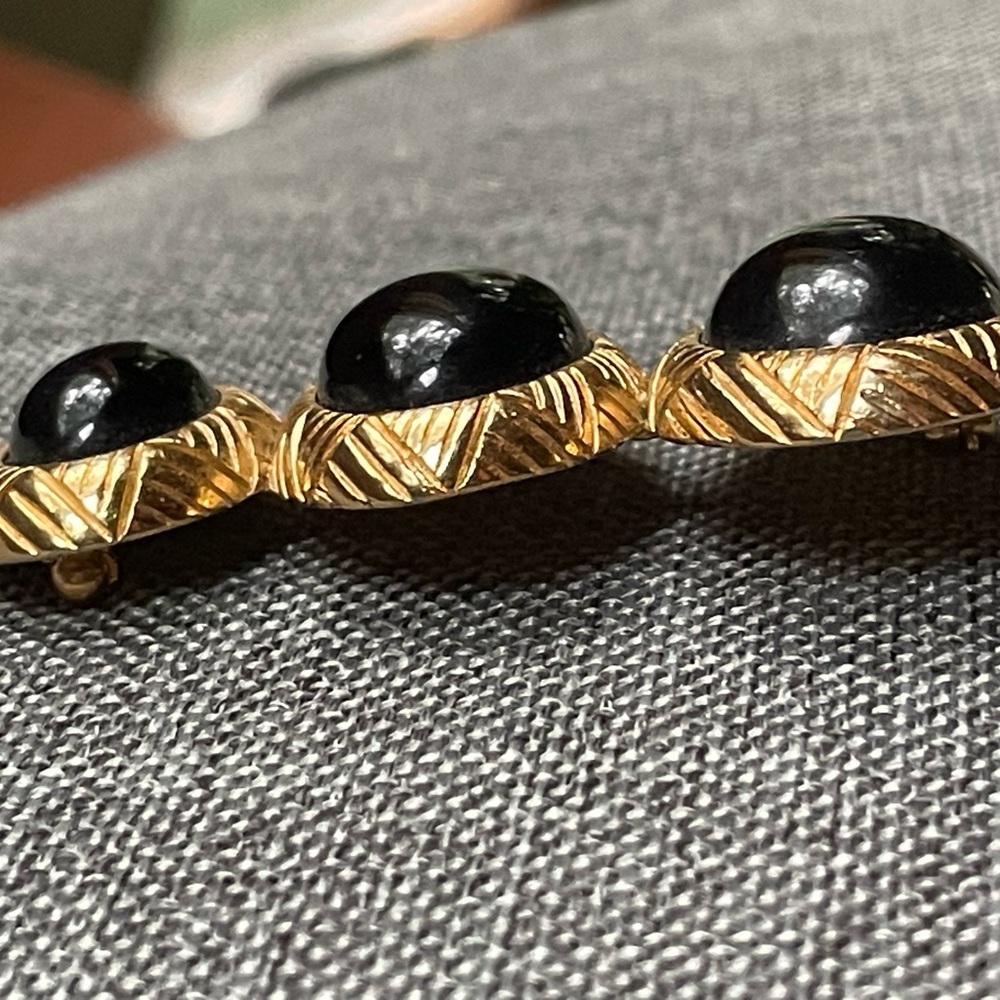 Gorgeous Monet Black Cabochon Oval Vintage Brooch Pin - Picture 5 of 9